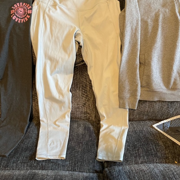 (3) EUC BUNDLE PINK VS LEGGINGS AND SHIRT SIZE L - Picture 3 of 9